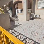 Проживание в семье Brisa De Mar Торевьиа